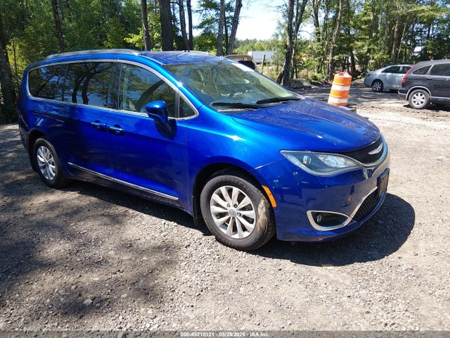 Salvage Chrysler Pacifica Image