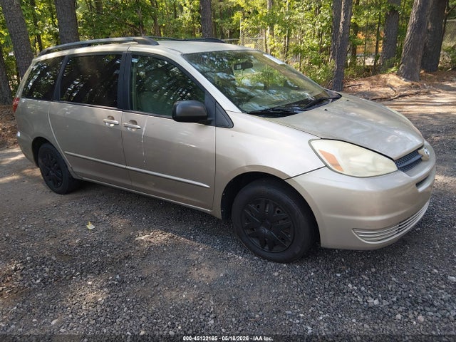 Salvage Toyota Sienna Image