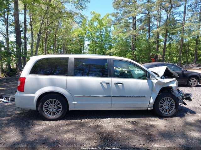 Chrysler Town & Country Touring-l 30th Anniversary