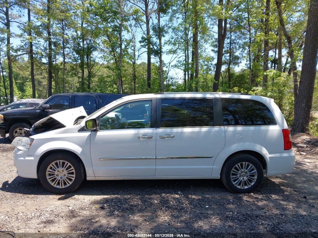 Chrysler Town & Country Touring-l 30th Anniversary
