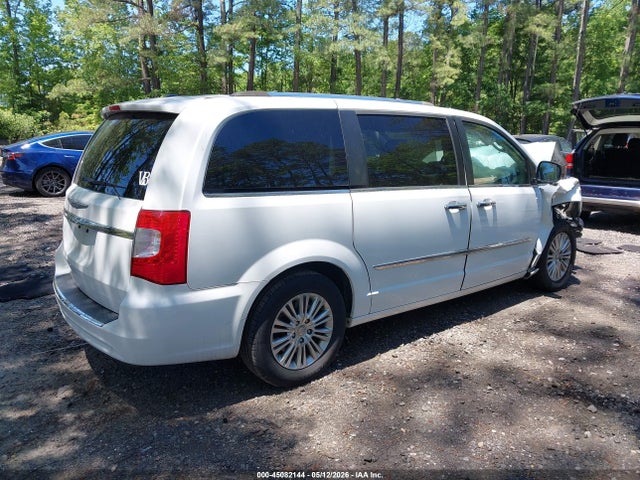 Chrysler Town & Country Touring-l 30th Anniversary