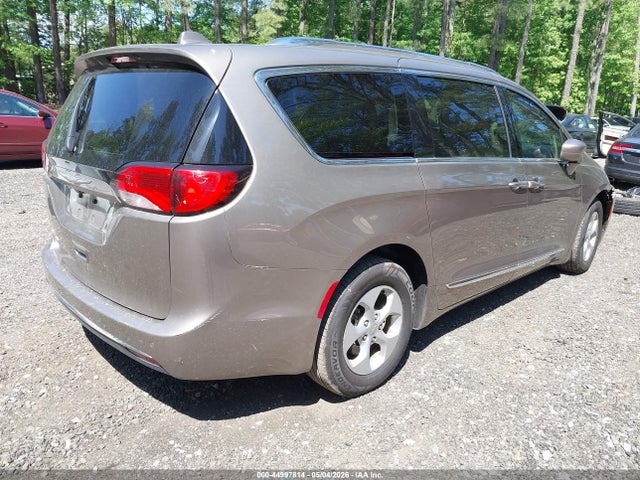 Chrysler Pacifica Touring-l Plus