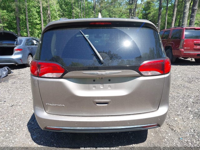 Chrysler Pacifica Touring-l Plus