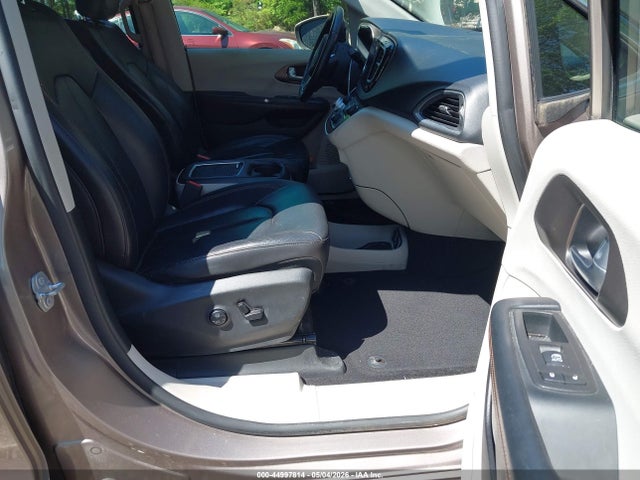 Chrysler Pacifica Touring-l Plus