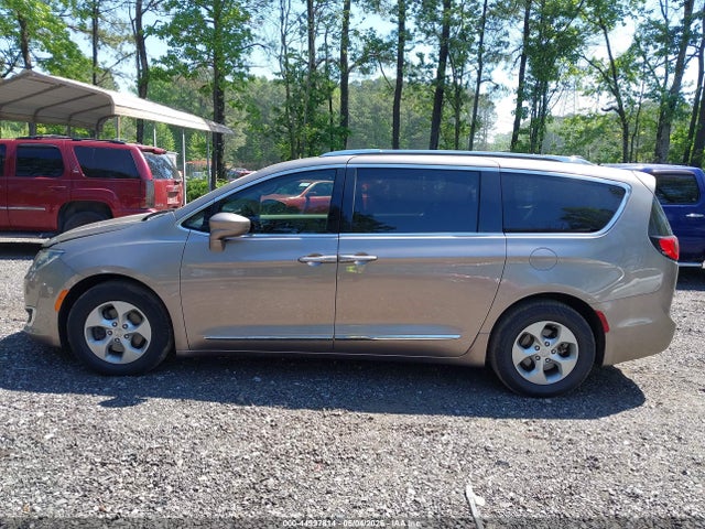 Chrysler Pacifica Touring-l Plus