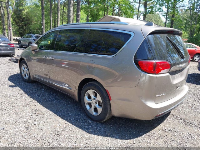 Chrysler Pacifica Touring-l Plus