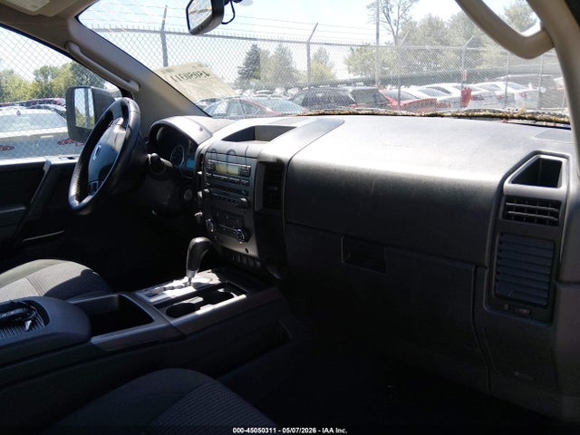 Nissan Titan Sv