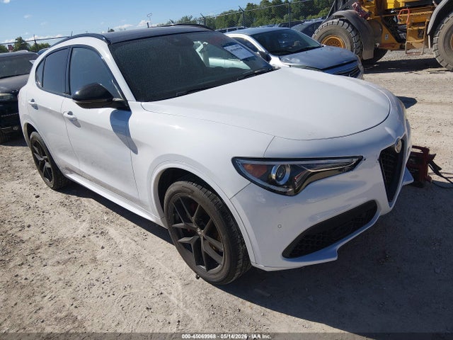 Salvage Alfa Romeo Stelvio Image