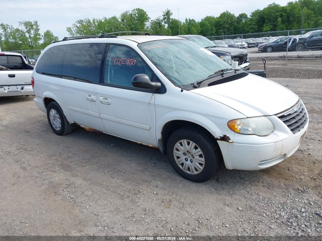 Salvage Chrysler Town & Country Image