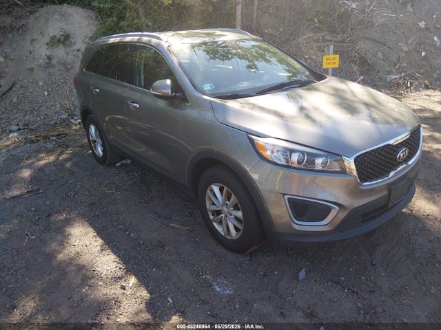 Salvage Kia Sorento Image
