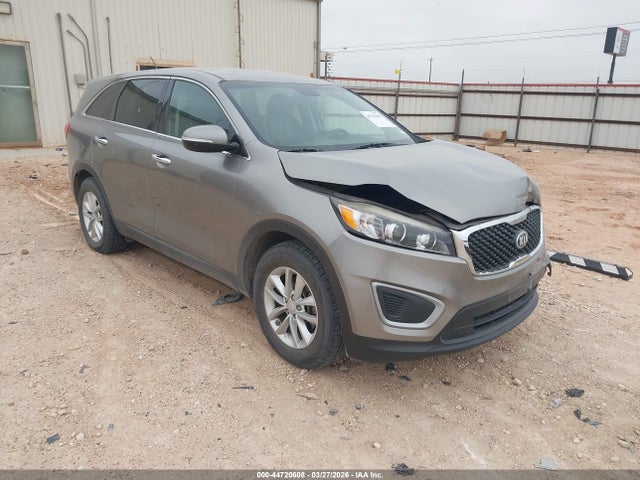 Salvage Kia Sorento Image