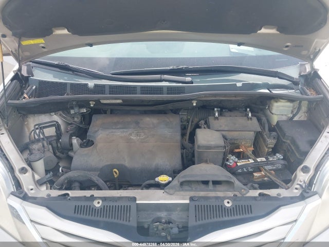 Toyota Sienna Le 8 Passenger