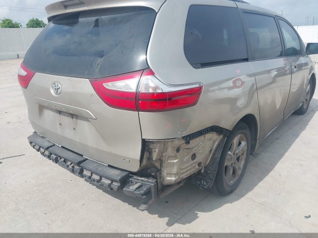 Toyota Sienna Le 8 Passenger