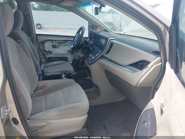 Toyota Sienna Le 8 Passenger