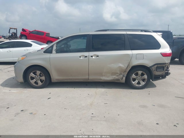 Toyota Sienna Le 8 Passenger