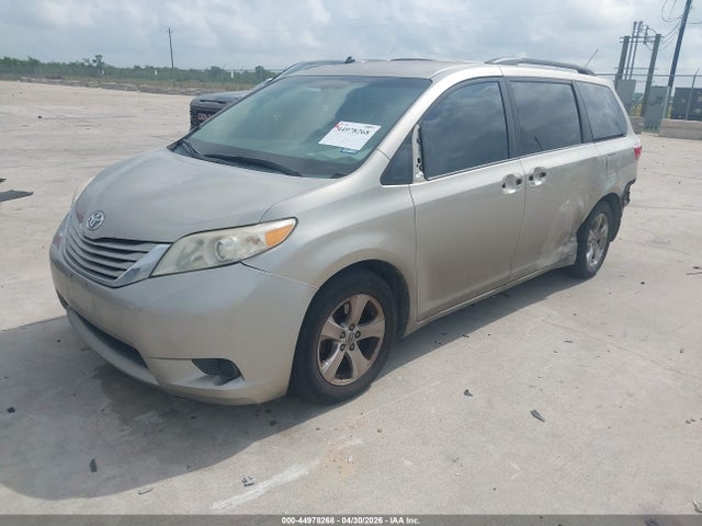 Toyota Sienna Le 8 Passenger
