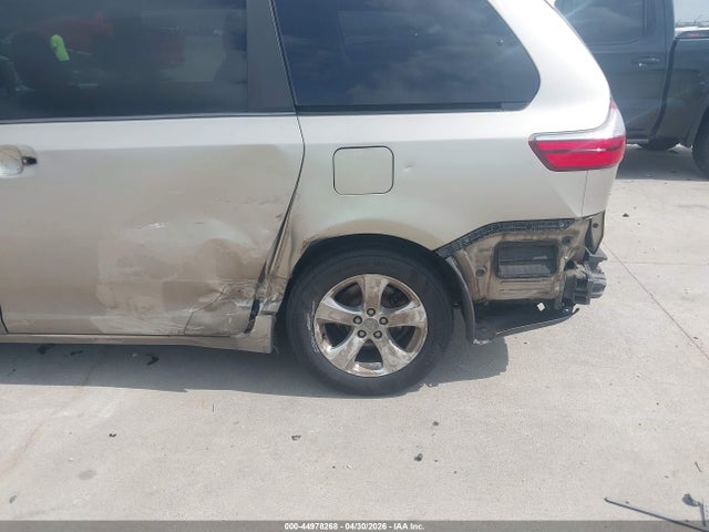 Toyota Sienna Le 8 Passenger
