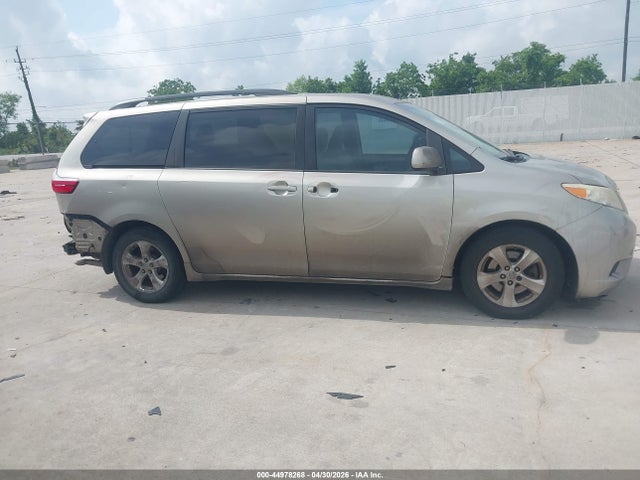 Toyota Sienna Le 8 Passenger