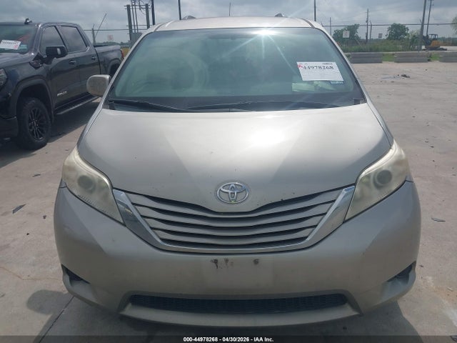 Toyota Sienna Le 8 Passenger