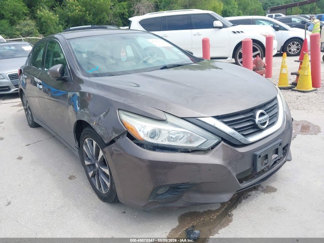 Salvage Nissan Altima Image