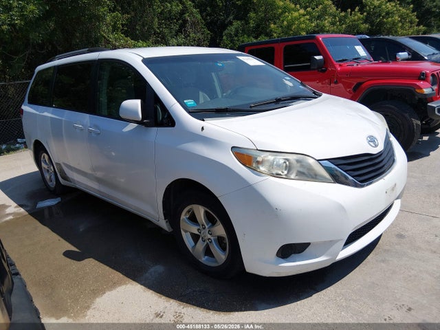 Salvage Toyota Sienna Image