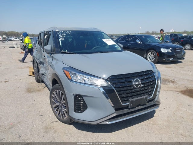 Salvage Nissan Kicks Image