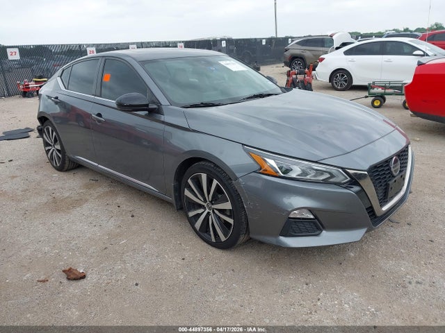 Salvage Nissan Altima Image