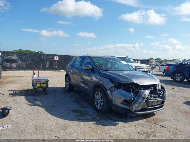 Salvage Nissan Rogue Image