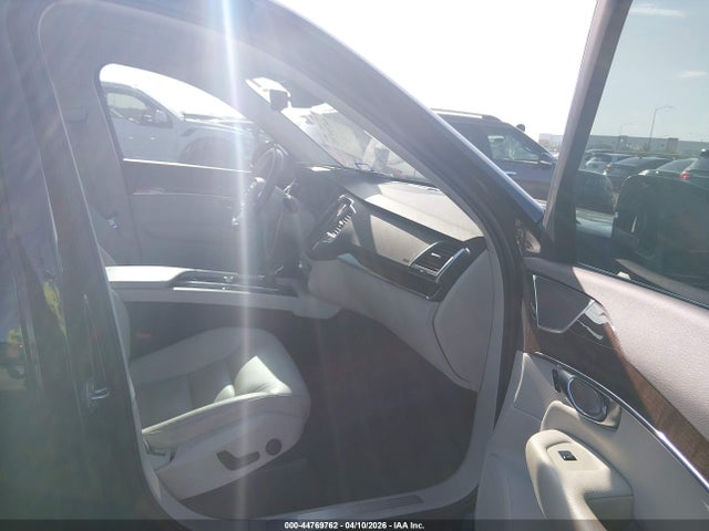 Volvo XC90 T5 Momentum