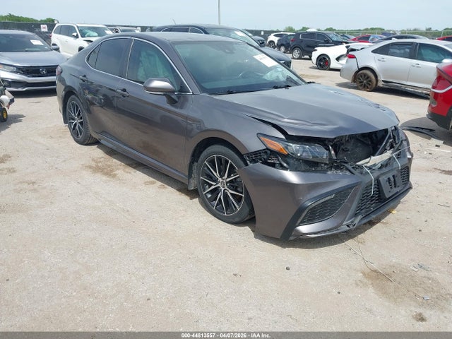 Salvage Toyota Camry Image