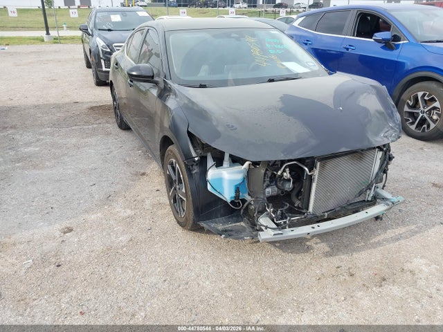 Salvage Nissan Sentra Image