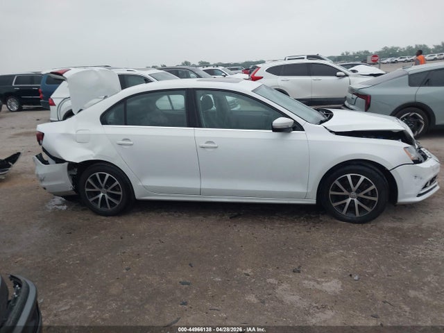 Volkswagen Jetta 1.4t Se