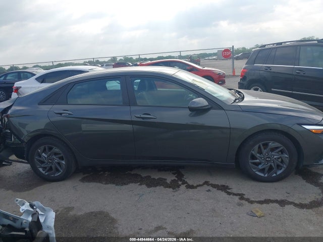 Hyundai ELANTRA Sel