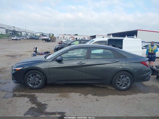 Hyundai ELANTRA Sel
