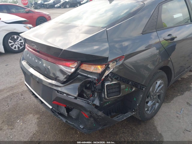 Hyundai ELANTRA Sel