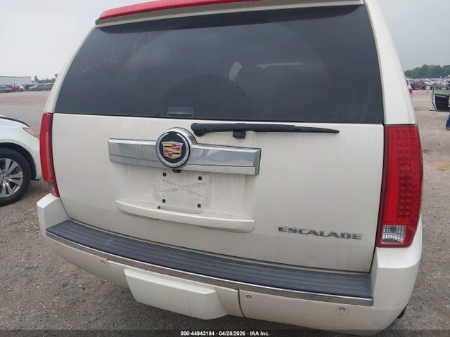 Cadillac Escalade Standard