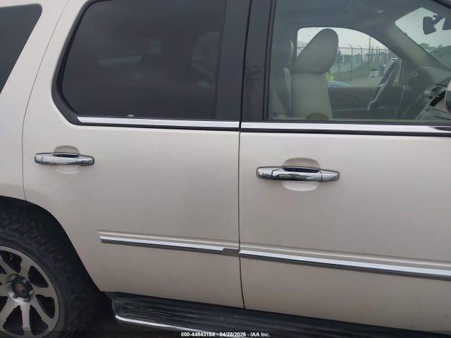 Cadillac Escalade Standard