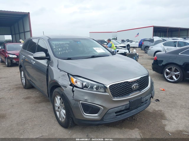 Salvage Kia Sorento Image
