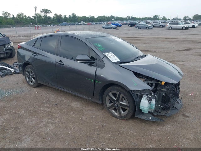 Salvage Toyota Prius Image