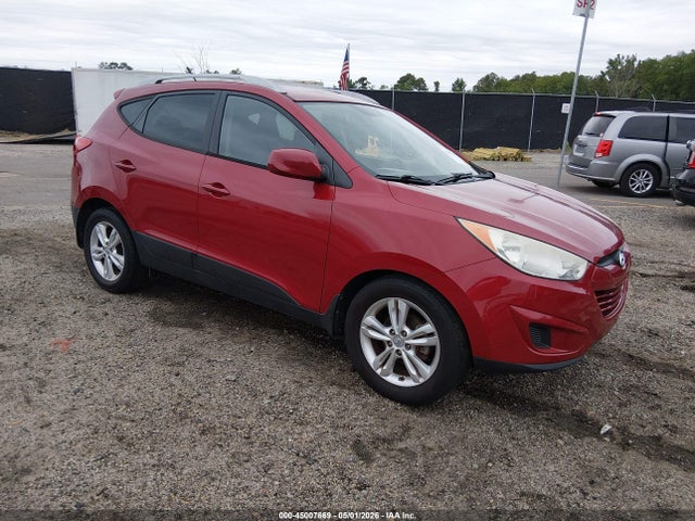 Salvage Hyundai TUCSON Image