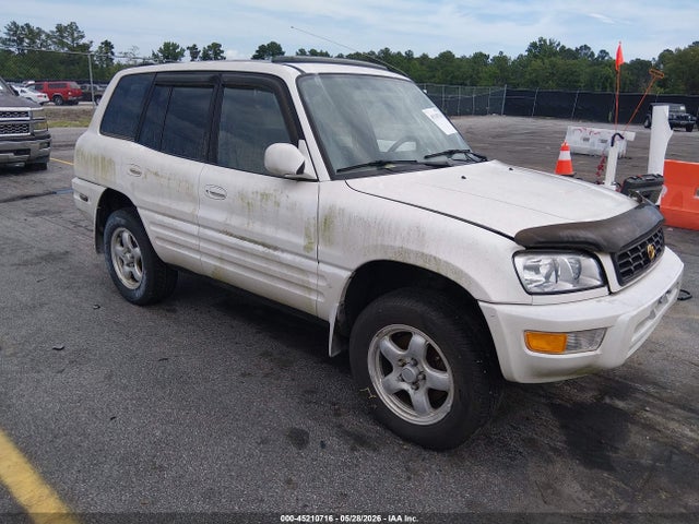 Salvage Toyota RAV4 Image