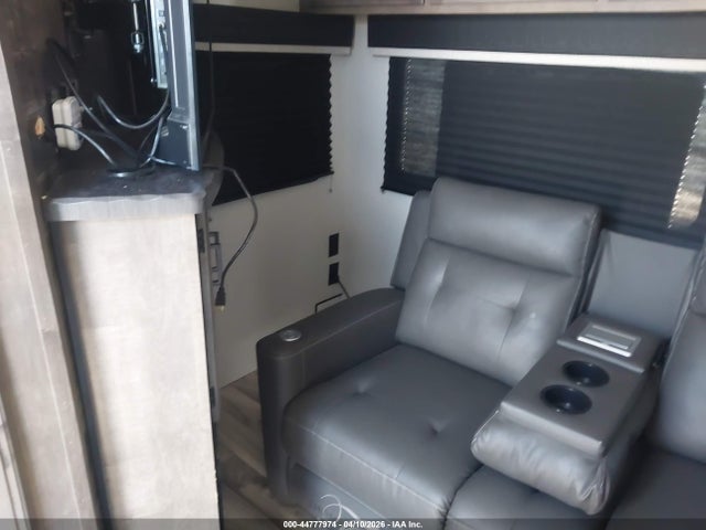 Venture Sporttrek Rv