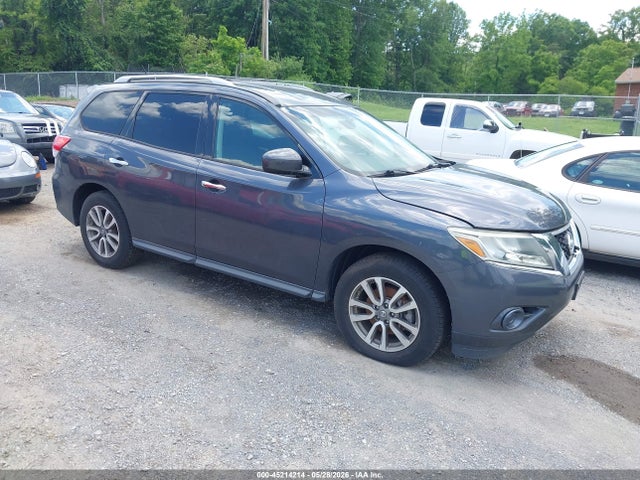 Salvage Nissan Pathfinder Image