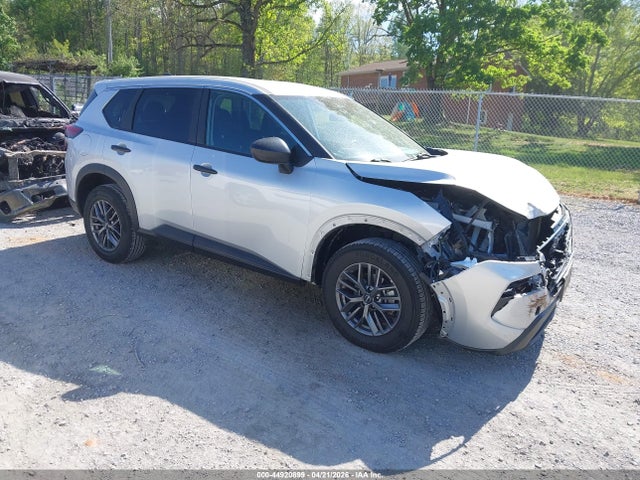 Salvage Nissan Rogue Image