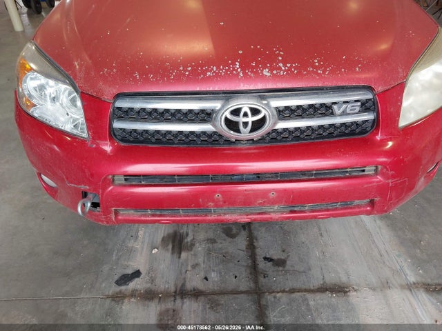Toyota RAV4 Limited V6