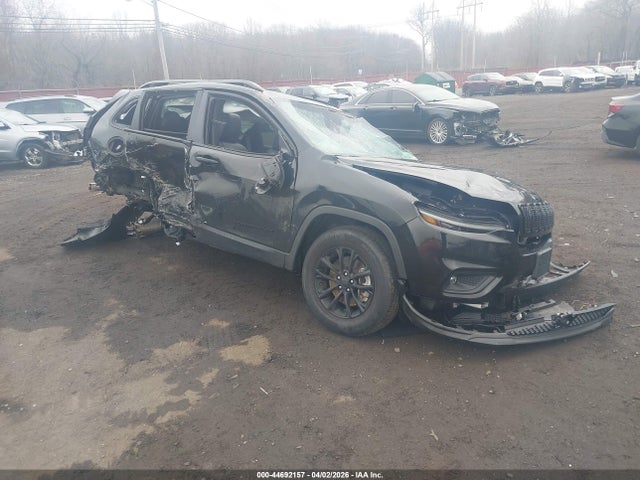 Salvage Jeep Cherokee Image
