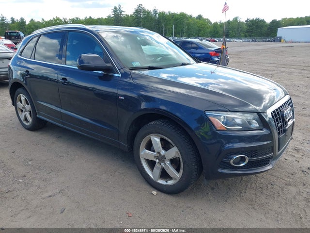 Salvage Audi Q5 Image