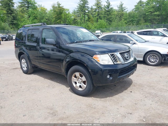Salvage Nissan Pathfinder Image