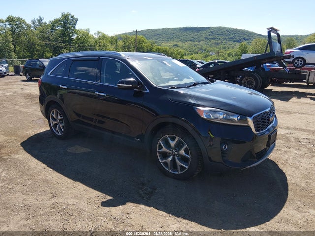 Salvage Kia Sorento Image