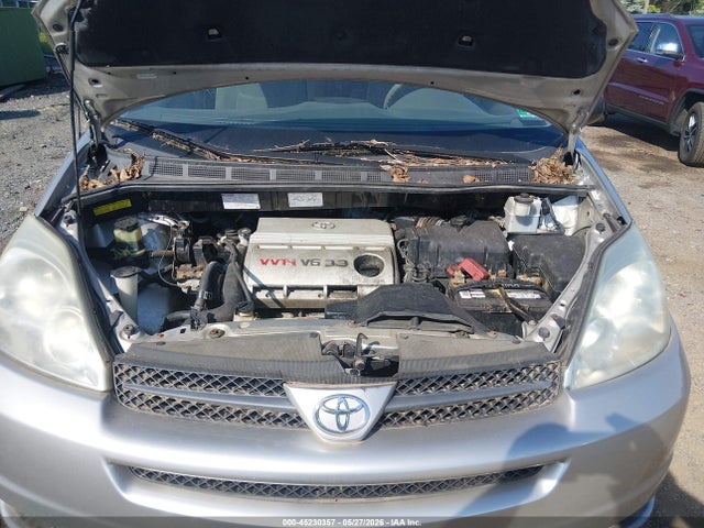 Toyota Sienna Le
